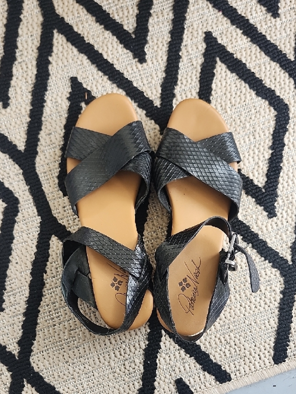 Patricia Nash Black Leather Ankle Strap Women's Wedge Sandal 10 - Picture 5 of 6